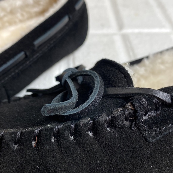 Black leather Minnetonka house shoes - Picture 6 of 8